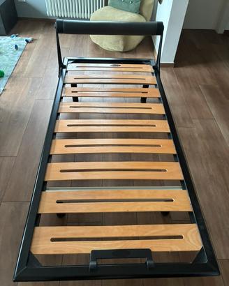 Letto singolo con poggiatesta