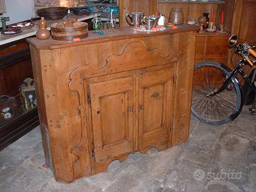 credenza tirolese scantonata