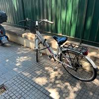 Bicicletta da donna bianca
