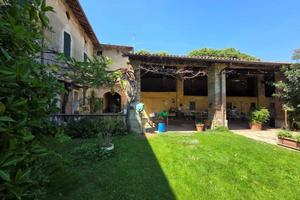Rustico / Casale di 1331 m² con più di 5 locali e 