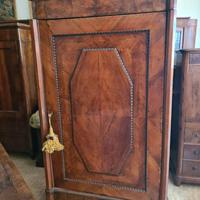 ARMADIO FERRARESE IN RADICA DI NOCE META’ 800