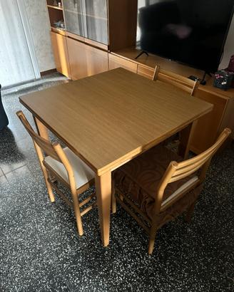 Tavolo allungabile con sedie