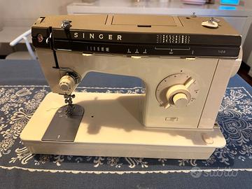Macchina da cucire Singer 7108 vintage con pedale