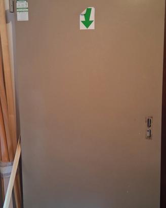 porta tagliafuoco senza maniglia e senza cornice