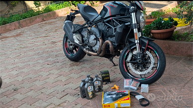 Ducati monster 821 stealth 2021