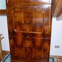 Antico mobile in radica