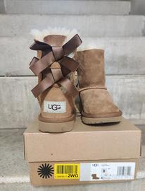 Ugg bambina taglia 25 (veste fino al 27)