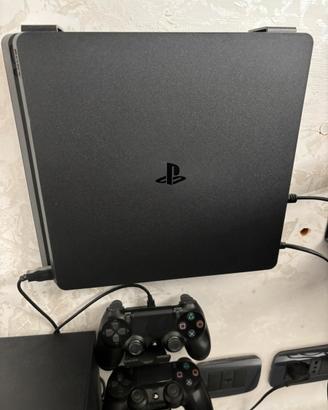 Ps4 1tb + 2 joypad + cavi + 3 giochi