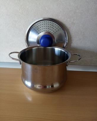 pentola con coperchio 