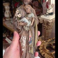 statua antica di san Giuseppe con bambino 