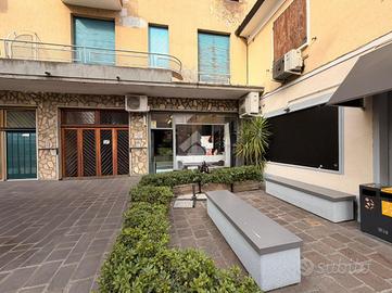 NEGOZIO A DESENZANO DEL GARDA