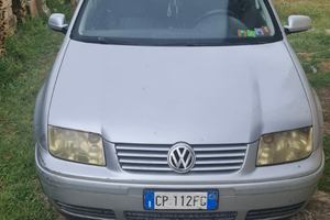 VOLKSWAGEN Bora - 2004
