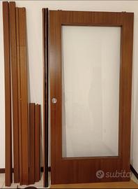 Porta scorrevole a scrigno 100×210 cm, con vetrata