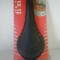 Sella ciclo Fi'zi:k strada/Mtb. Pelle, peso 250  g