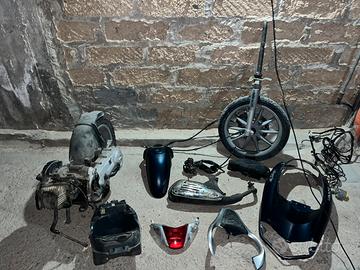 Ricambi liberty 50 4T-Motore completo +forcella