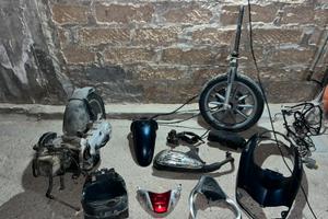 Ricambi liberty 50 4T-Motore completo +forcella