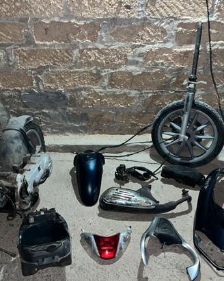 Ricambi liberty 50 4T-Motore completo +forcella