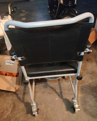 Sedia a rotelle tipo comoda