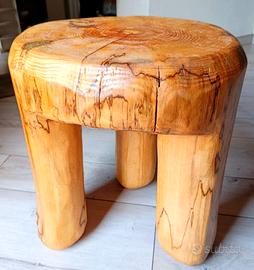 Sgabello in legno massello