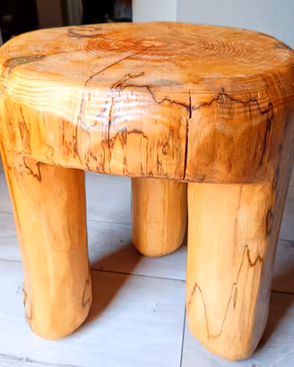 Sgabello in legno massello