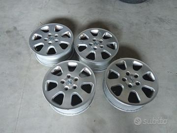 VOLKSWAGEN Golf 5 Berlina (03>08) CERCHI IN LEGA
