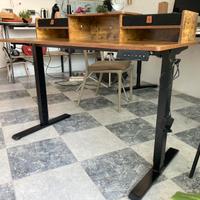 Scrivania regolabile in altezza motorizzata