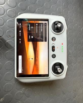 DJI RC Radiocomando con schermo integrato