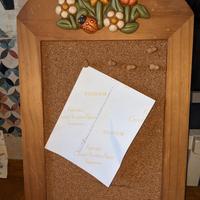 Cornice in legno e riquadro sughero Thun