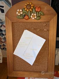 Cornice in legno e riquadro sughero Thun
