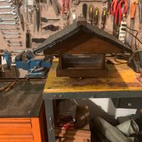 Mangiatoia per uccellini in legno