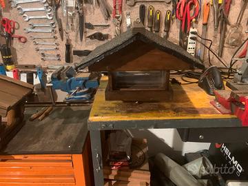 Mangiatoia per uccellini in legno