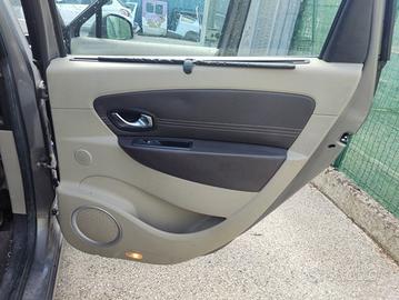 Pannello porta post dx RENAULT SCENIC del 2010