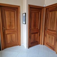 Sette porte complete di telaio