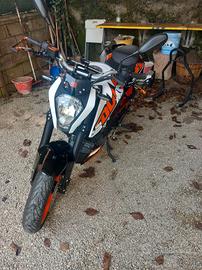 KTM Duke 125