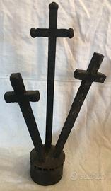 Triplo crocifisso artigianale in ferro arte sacra