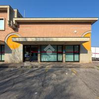 NEGOZIO A DESENZANO DEL GARDA