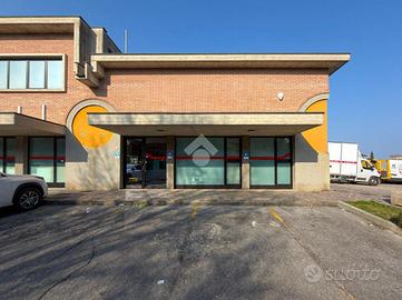 NEGOZIO A DESENZANO DEL GARDA