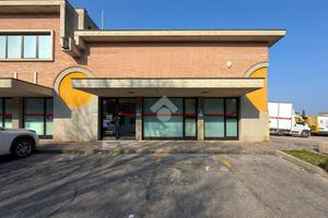 NEGOZIO A DESENZANO DEL GARDA