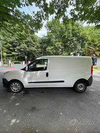FIAT DOBLO’ 1.4 turbo natural power ( metano/benz)