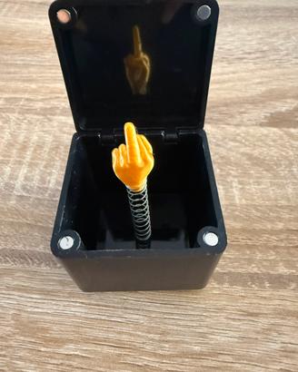 Scatols Dito medio con molla scherzo