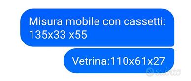 Mobiletto con tre cassettoni e vetrinetta