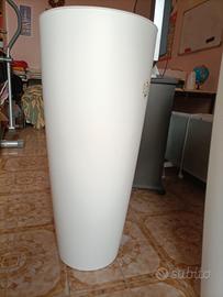 vasi di plastica bianca