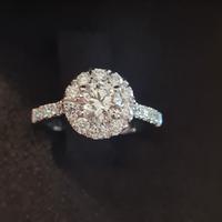 Anello solitario  con diamanti naturali