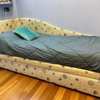 Letto singolo. Cameretta con letto estraibile