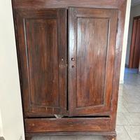 Mobile in legno da ristutturare