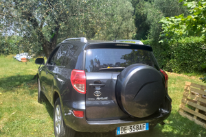 Auto suv Toyota Rav 4