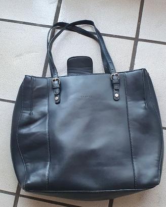 Borsa a Mano Carpisa Nera: Fashion ed Eleganza 👜