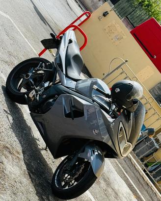 Triumph 1050 sport