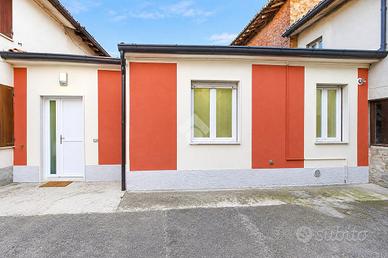 CASA SEMINDIPENDENTE A ISOLA DOVARESE
