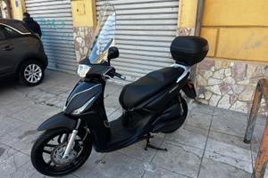 Kymco People 200i S 2024 km 5000 Pari a Nuovo
